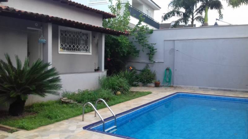 Casa com piscina - Alto da Lapa