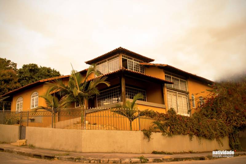 CASA ESTILO COLONIAL