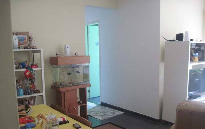 Vendo Apto com varanda e vista para Jardim