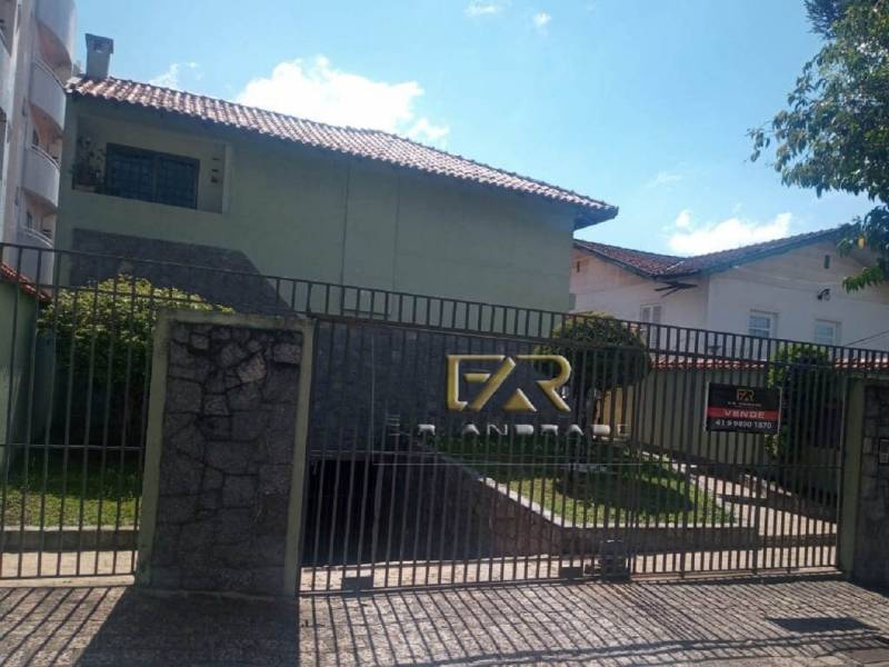 SOBRADO EM CONDOMÍNIO
