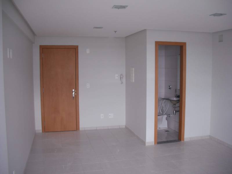  R$ 800 Sala reformada ar cond 27m Ed Victoria Office Setor de Autarquias Sul Asa Sul