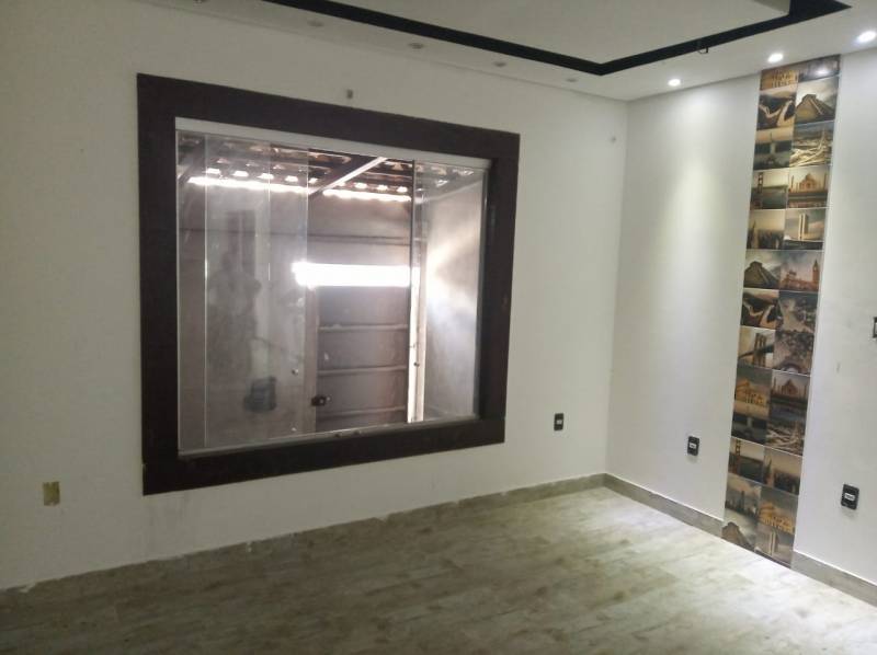 Linda casa com fino acabamento e excelente visibilidade