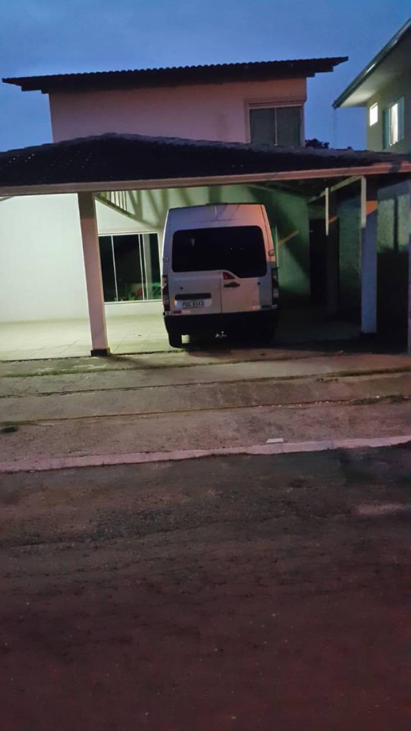 vendo Sobrado dentro de condomínio fechado em Goiânia 