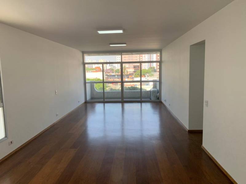 Reformado em Moema Pássaros com 182m²!