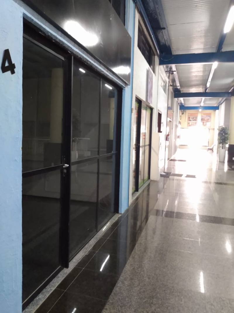 ótima Loja com 70 m² na Desembargador Moreira,R$ 2.400,00 tudo incluso!!!!!