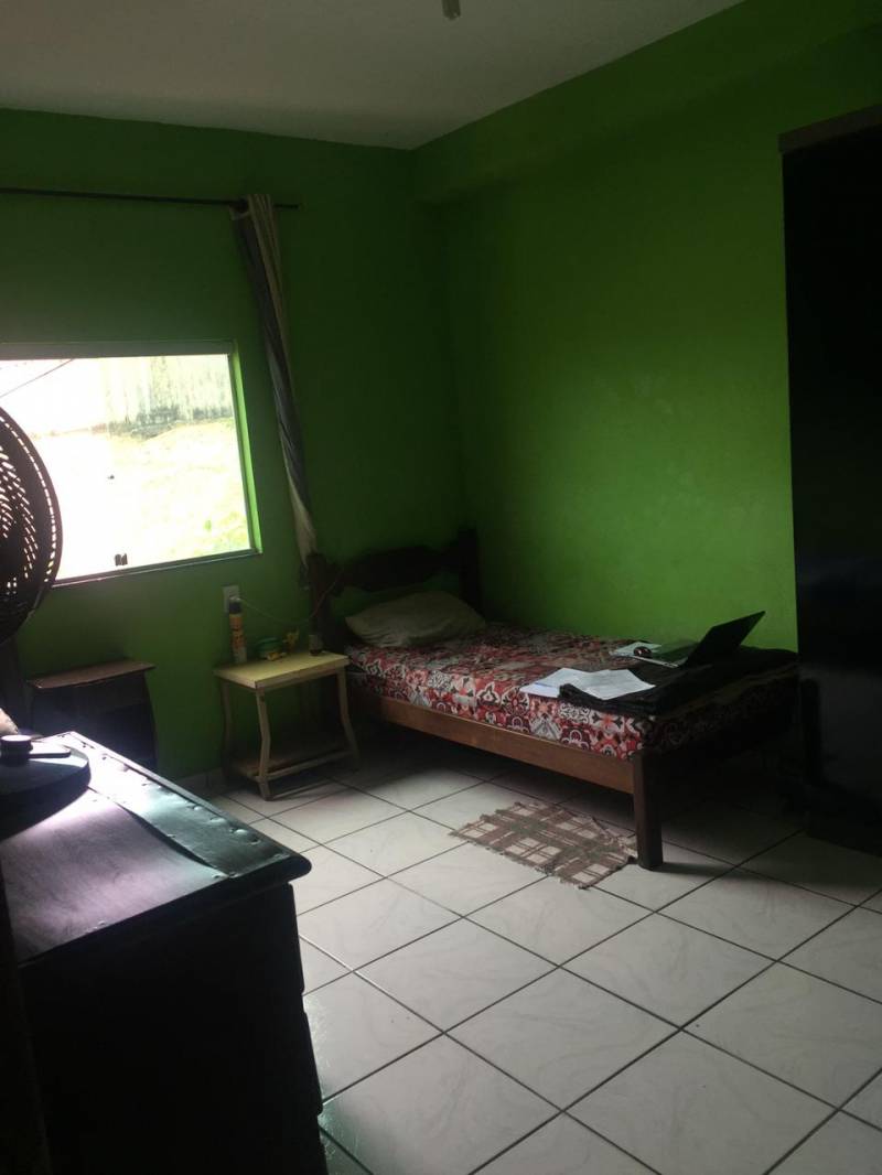 Casa com vista para pista de caminhada 