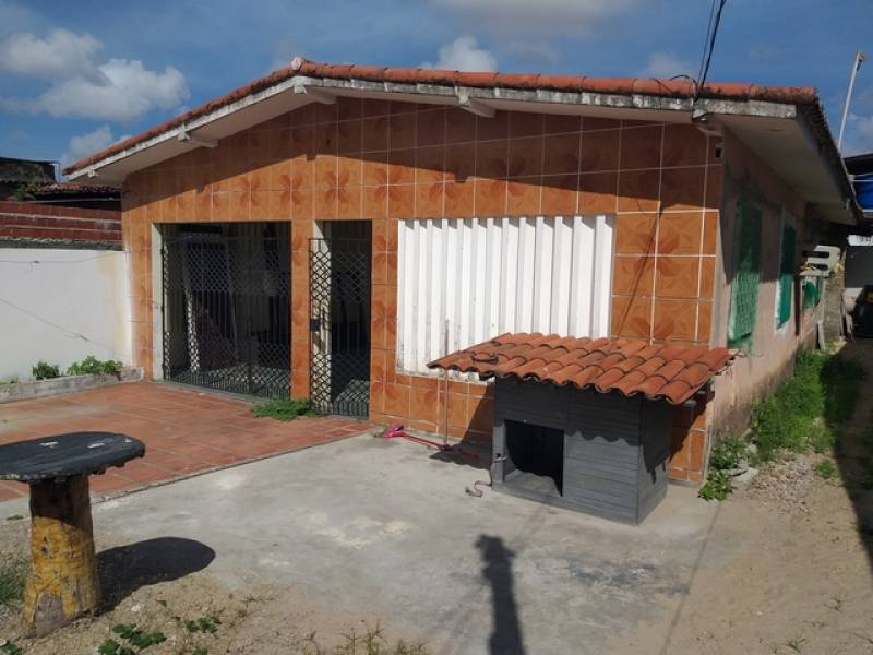 Casa no Potengi com 460 m2