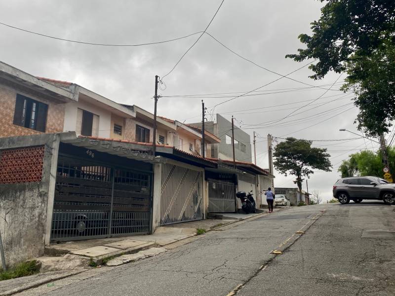 Sobrado muito bem localizado