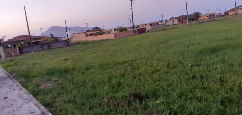 Terreno de esquina no cond. Boungaville 4 medindo 455 metros quadrados
