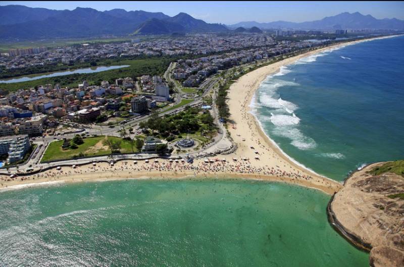 Linda quitinete no quarteirão da praia do Recreio