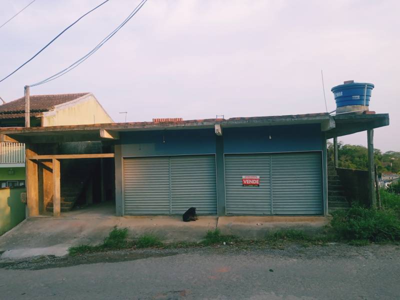 Loja com 360m² com depósito e área livre de120m²