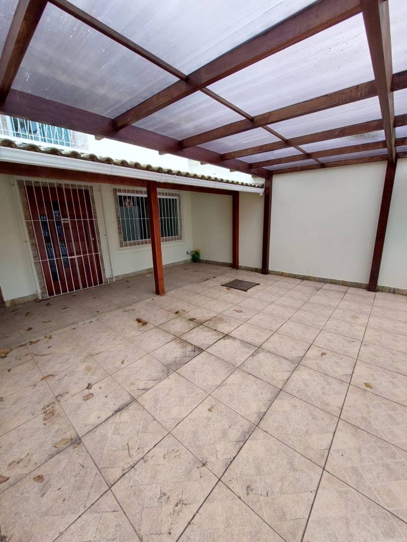 EXCELENTE CASA DUPLEX EM RIO DAS OSTRAS
