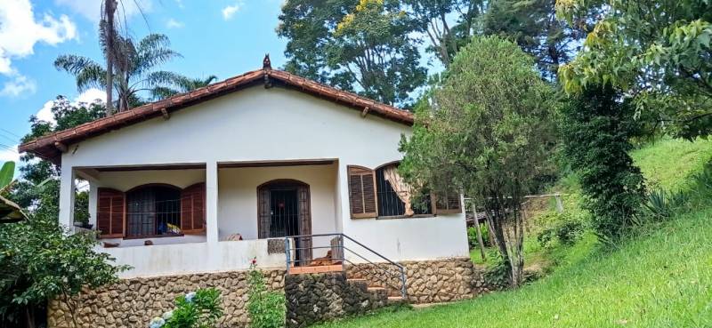 Fazenda em Itabirito a 1 km do asfalto -50 kms de Belo Horizonte.