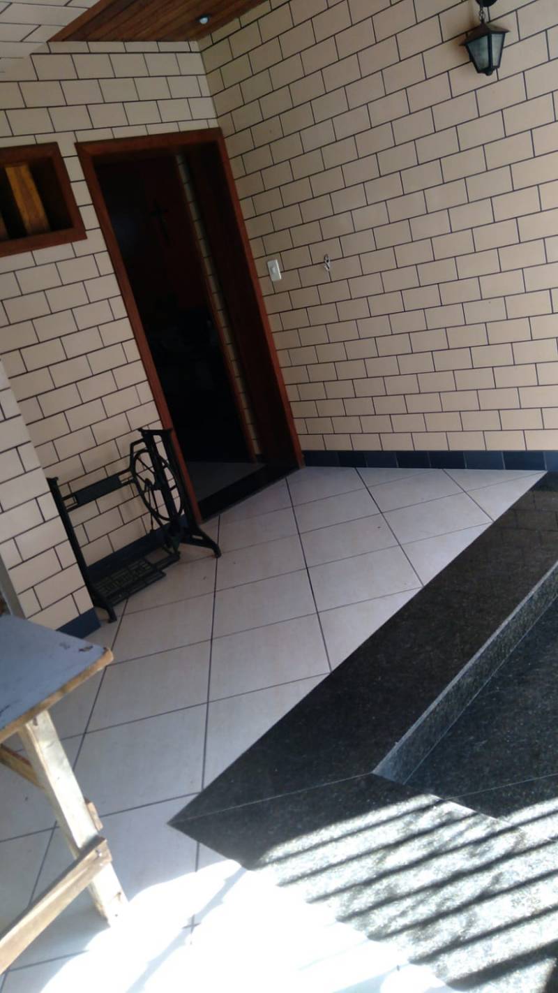VENDE-SE CASA 