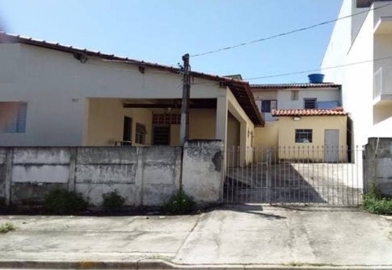 Casa zona leste - ótima localização