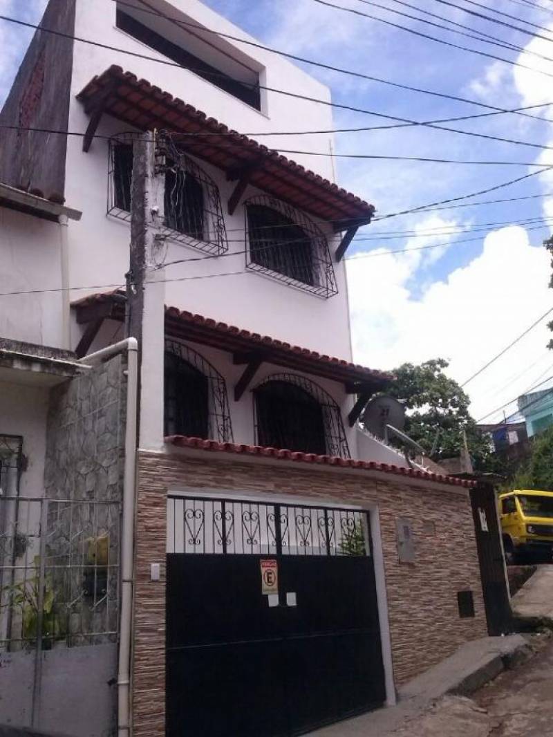 Federação Rua Ferreira Santos 4/4, 2 suites, 2 garagens!
