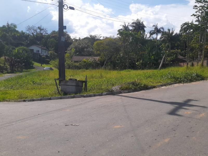 V1381 Terreno  de esquina à venda