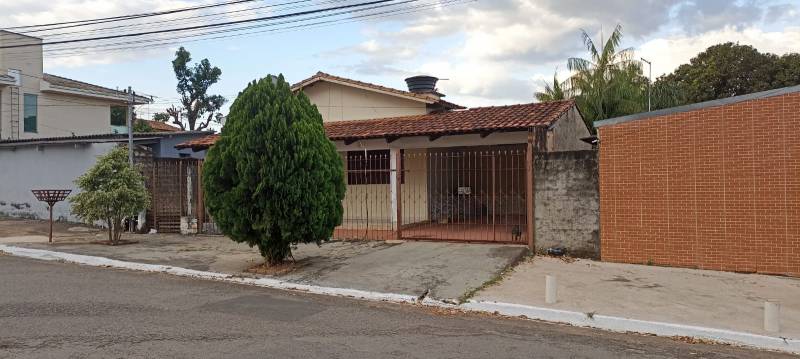 Casa a venda 