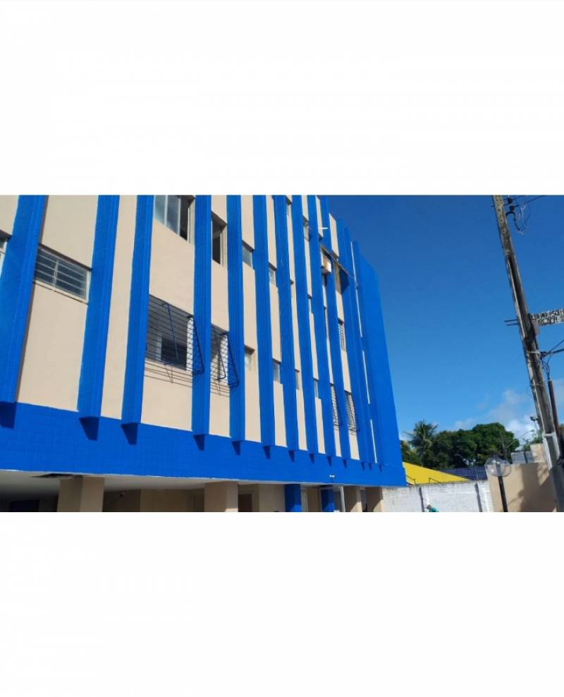 Apto/ Av. Gov. Carlos De Lima Cavalcante