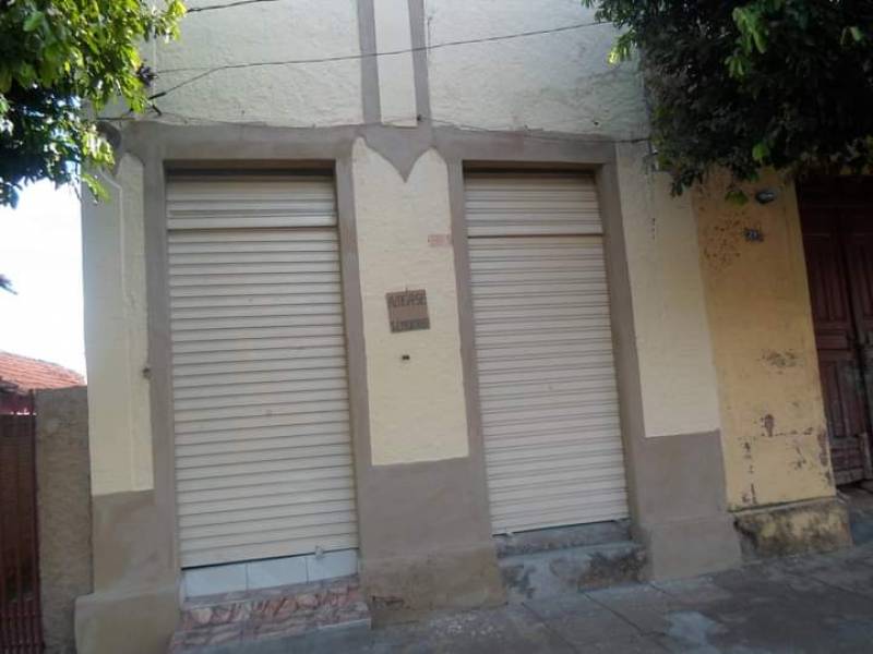 Salão Comercial com casa no fundo