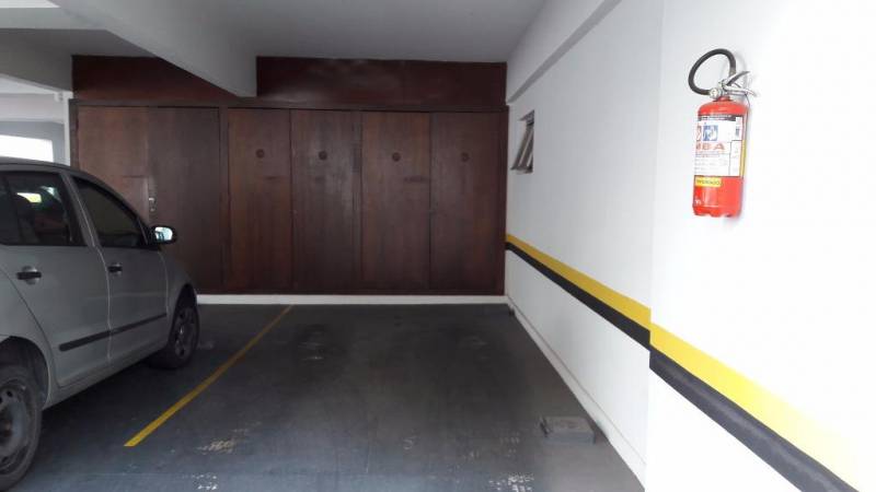 KITINETÃO COM DIVISÓRIA e GARAGEM