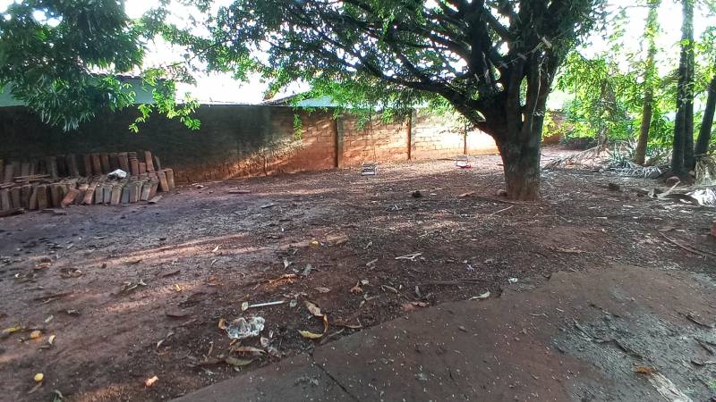 CASA LOTE 20 METROS DE FRENTE TRINDADE GOIÁS PROXIMO AV MAMOEL MONTEIRO