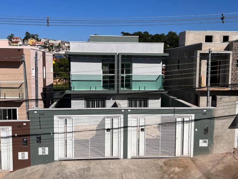 Sobrado com 2 Suítes à Venda 