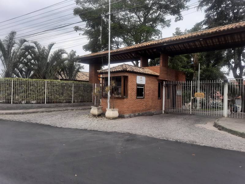 Casa duplex Condomínio fechado, em São Gonçalo, RJ, 3 quartos a 5 minutos do Alcântara.