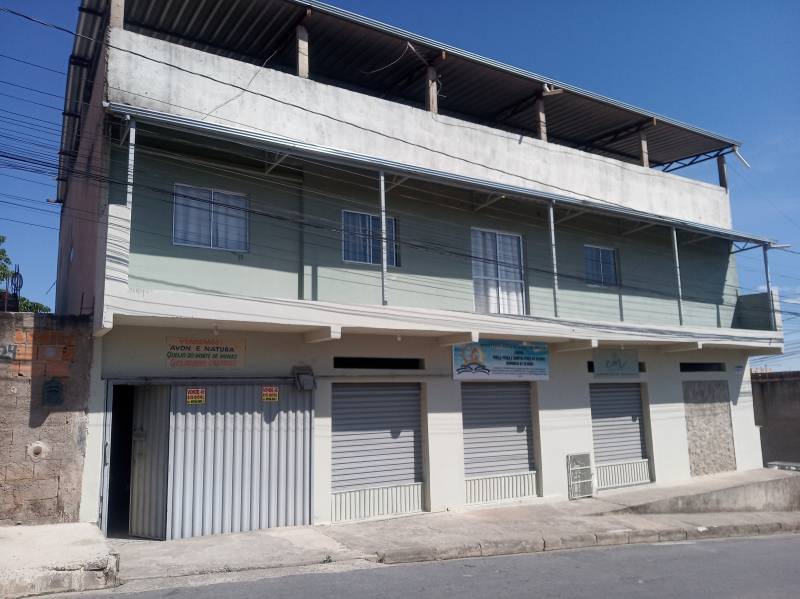 Imóvel de três pavimentos 