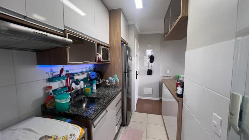 Apartamento com 2 dorms. suite e varanda 