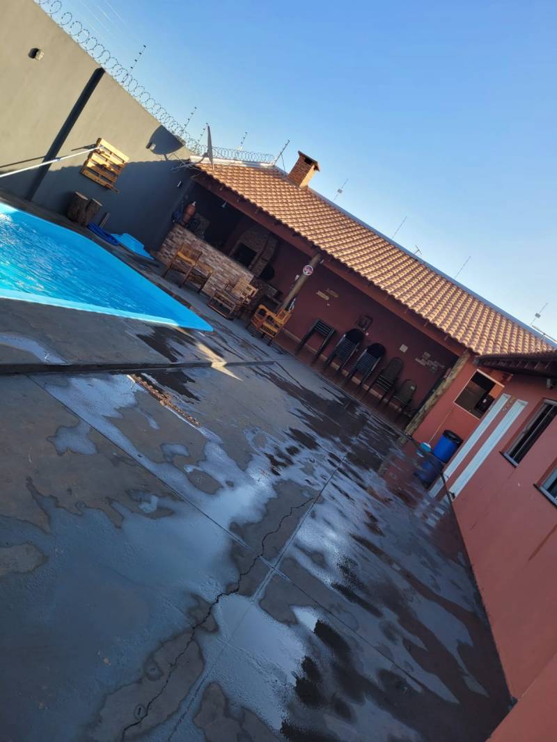 casa com piscina e área gourmet
