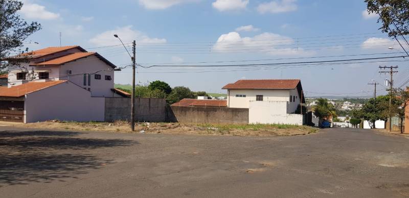 Terrenos contíguos em área nobre