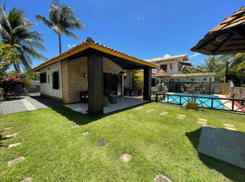 CASA COM 4/4 SENDO 1 SUÍTE NO COND. PARAÍSO EM GUARAJUBA