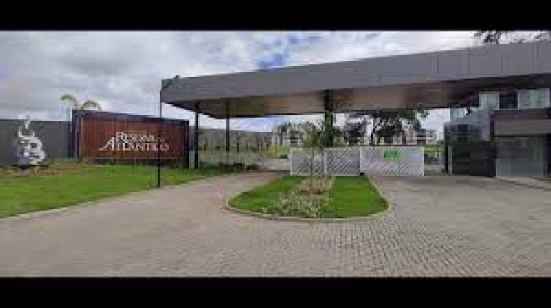 Terreno no Condomínio Reserva do Atlântico nos Bancários