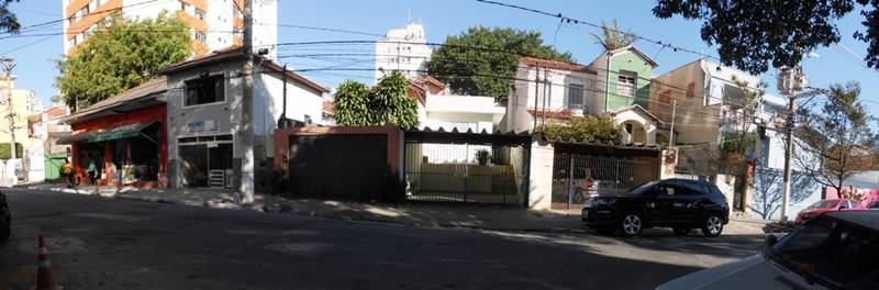 CASA COM VÁRIAS DIVISÕES. ÓTIMO PARA PENSIONATO OU HOTEL FAMILIAR!