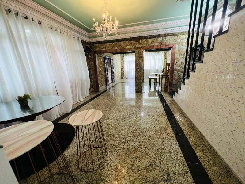 Prédio comercial exuberante de 3 andares e 650 m2 na Vila da Penha