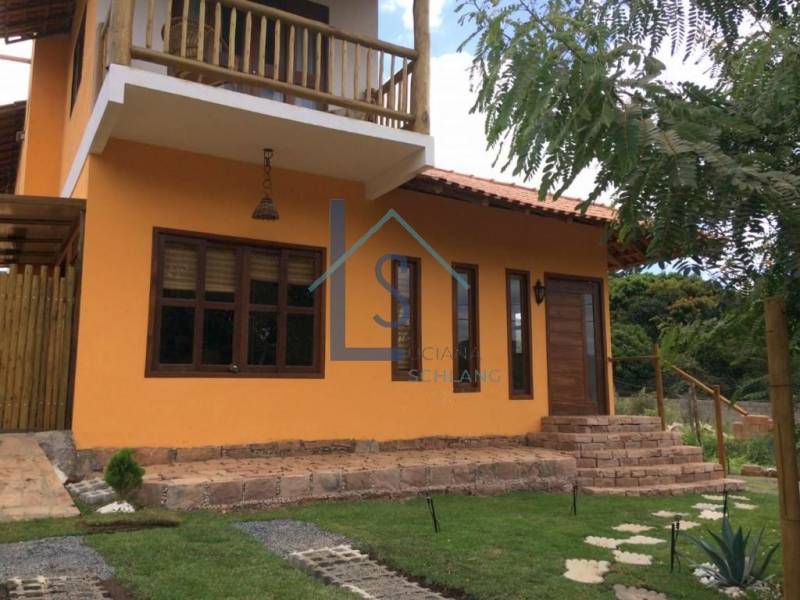 Deliciosa Casa no Capão, cercada de verde e a poucos metros do centro da Vila