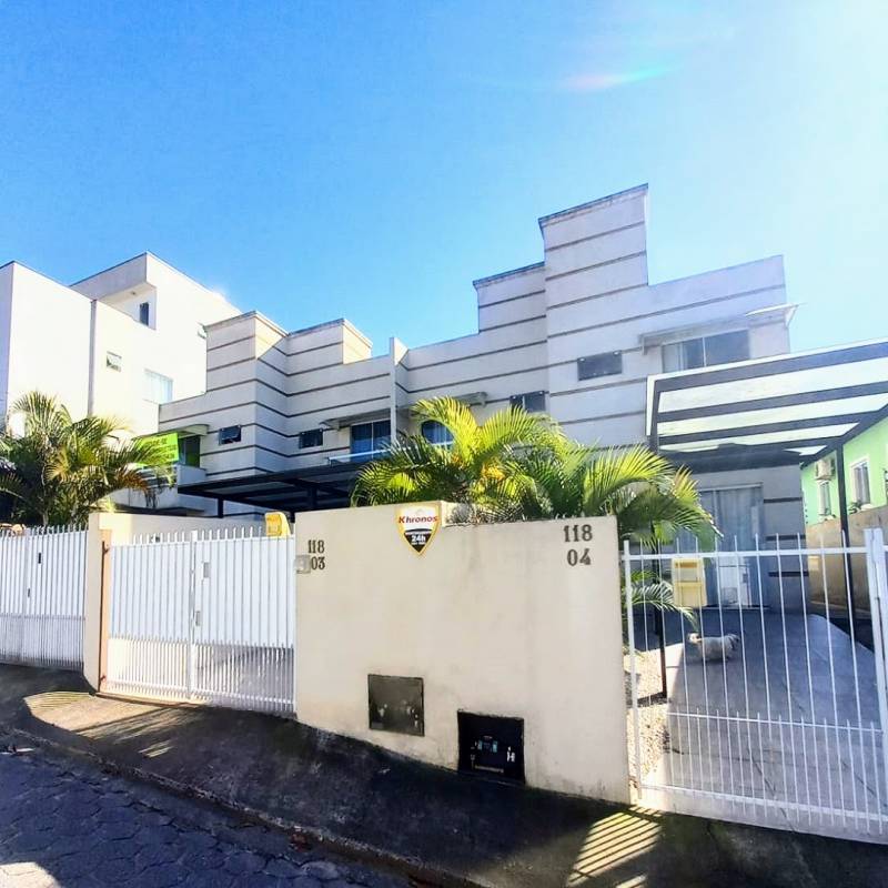 SOBRADO NA PRAIA DOS INGLESES EM FLORIANÓPOLIS