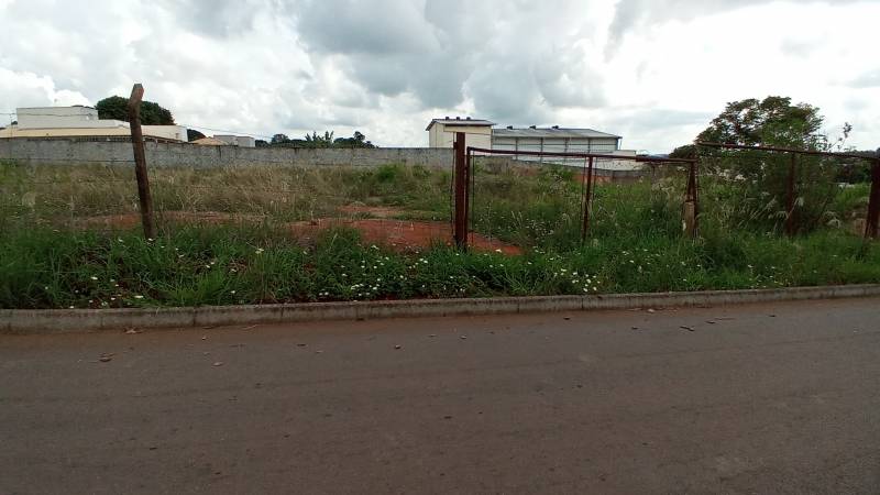 TERRENO: LOTE A VENDA EM TRINDADE GOIÁS 540 m2