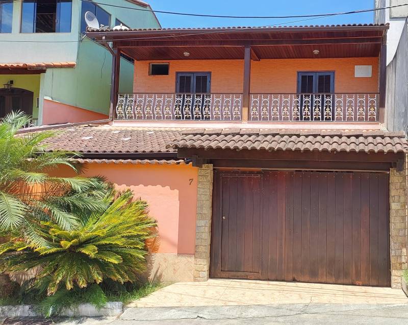 Casa em Condomínio - 220 m² - 4 Quartos e 3 banheiros - Estr. da Ligação - Taquara