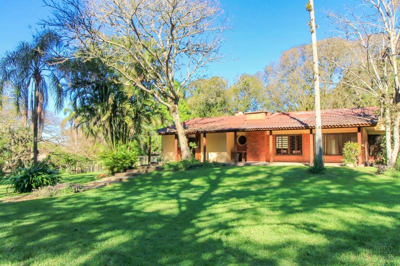 Chácara com 5.000m² com Casa Térrea Estilo Campeira