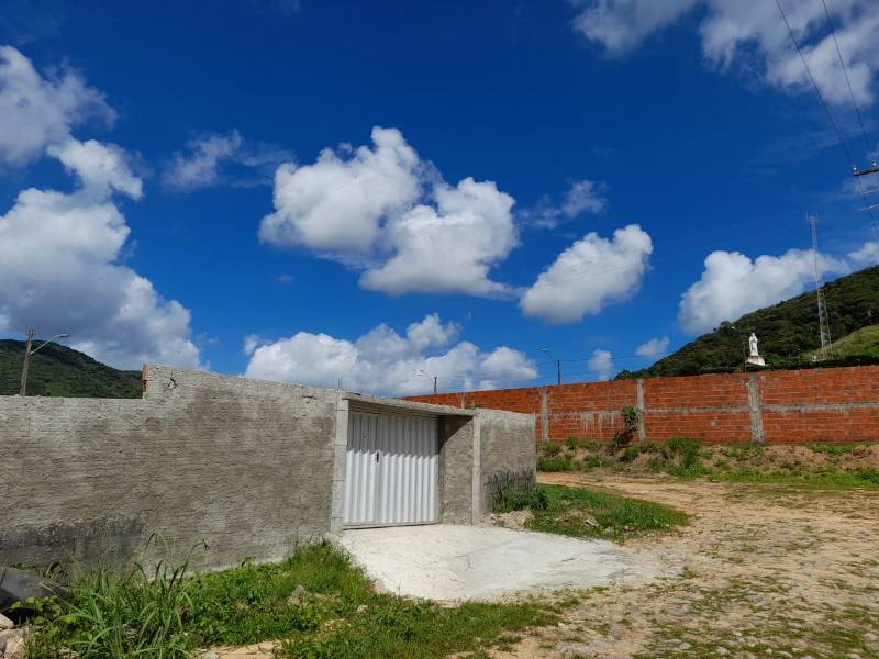 A venda grande lote esquina com 819m2 em residencial fechado, com escritura e registro,viabilizado