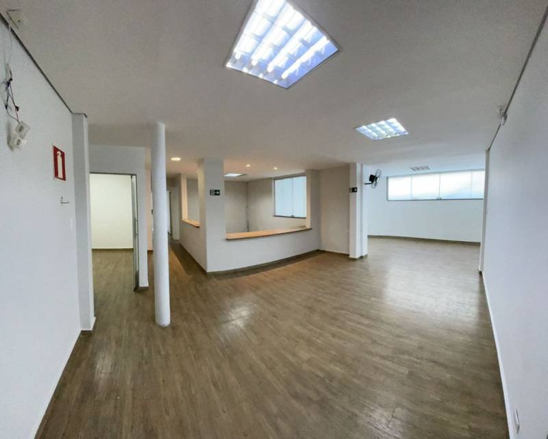 Casa comercial na principal área comercial de Betim