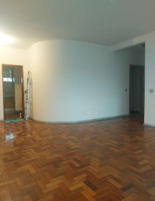 OTIMO Apt. 4 quartos na melhor area da Tijuca -1 por andar-