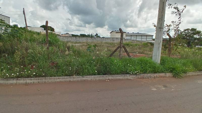 TERRENO A VENDA EM TRINDADE GOIÁS ÁREA 1600 M2 PRÓXIMO CENTRO