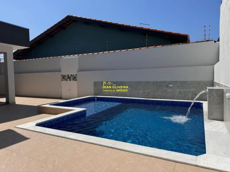 Casa com piscina em Itanhaém