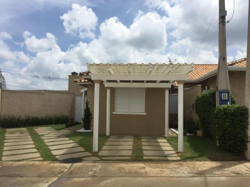 Casa de Condomínio à Venda com 3 quartos, 2 banheiros e 101m²