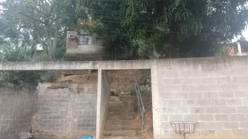 Casa duplex com terreno 70 mil