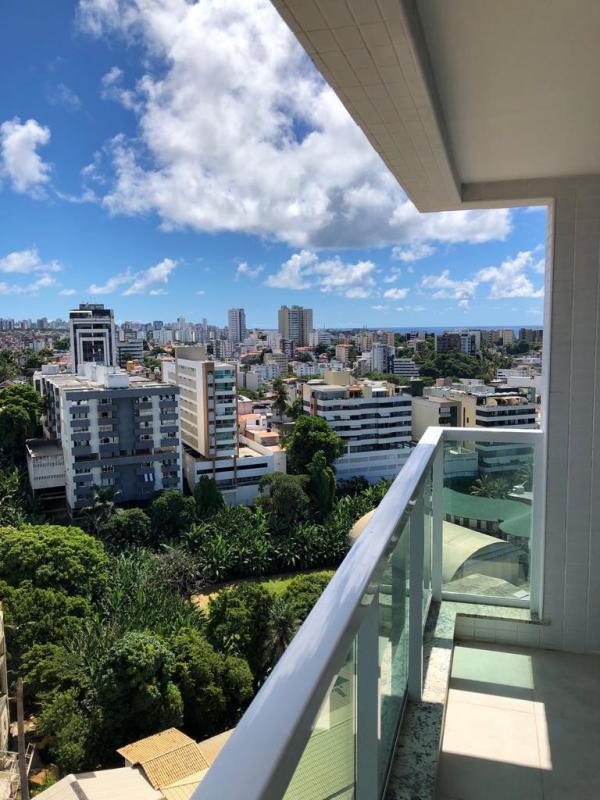 Apartamento 2/4, Suite, Varanda, Garagem , Localização Privilegiada, Proximo a Praia..