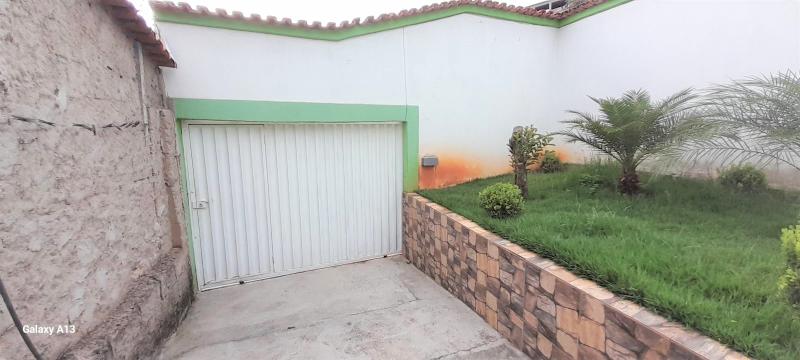 Sérgio Garcia -VENDE "Imóvel com 02 moradias e boa localização no Bairro Jaqueline"